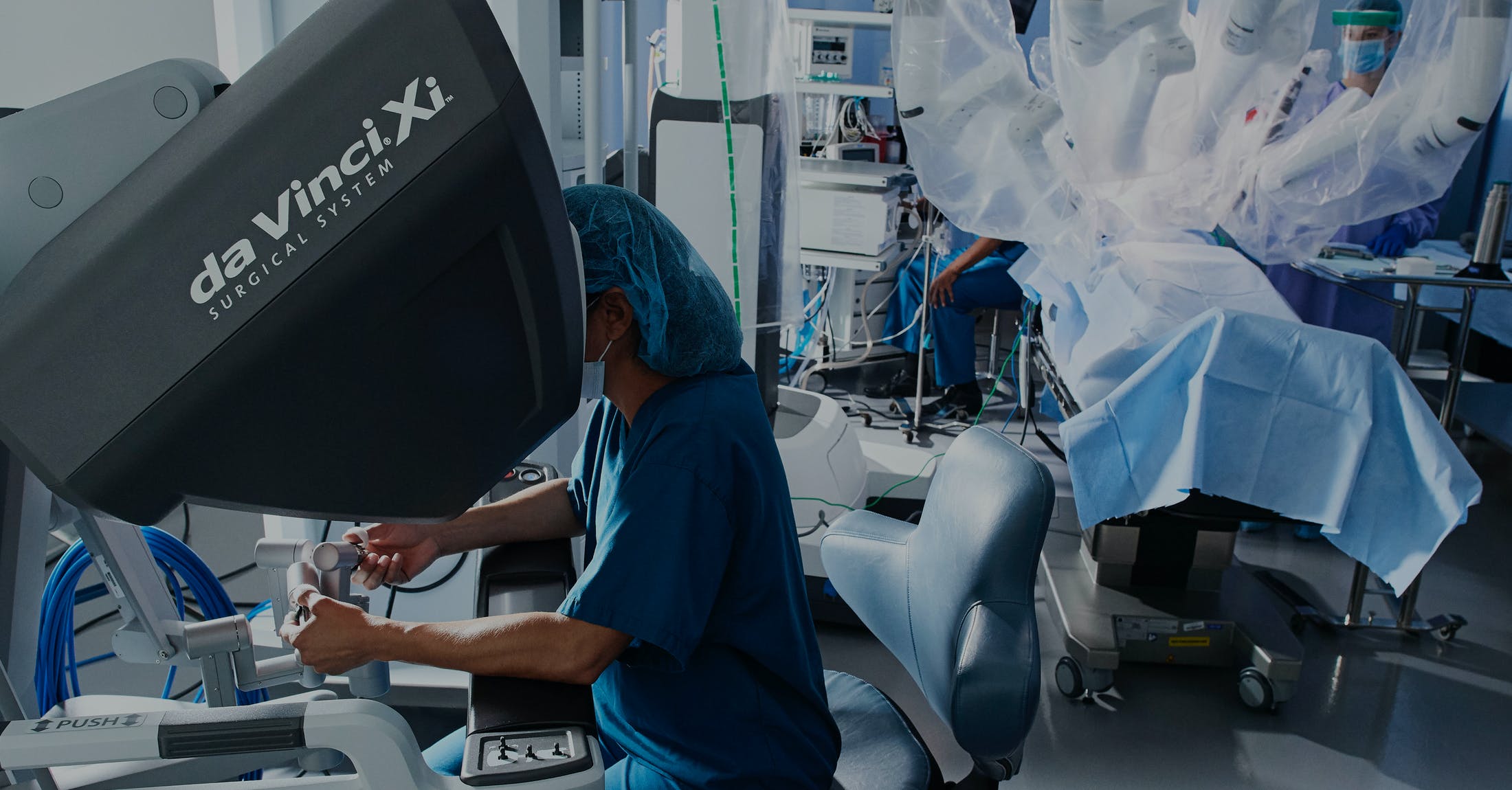 Imagen urologa con el Robot da vinci para el tratamiento del cáncer de próstata