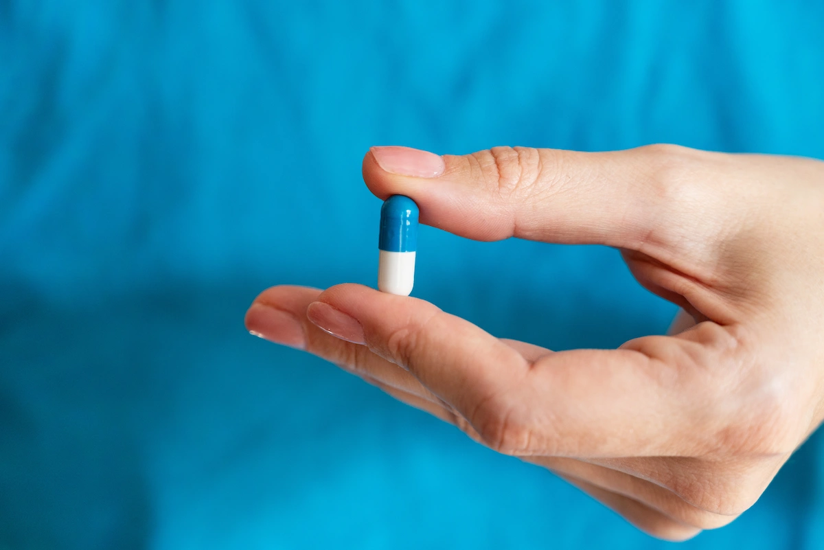 Mano con medicación